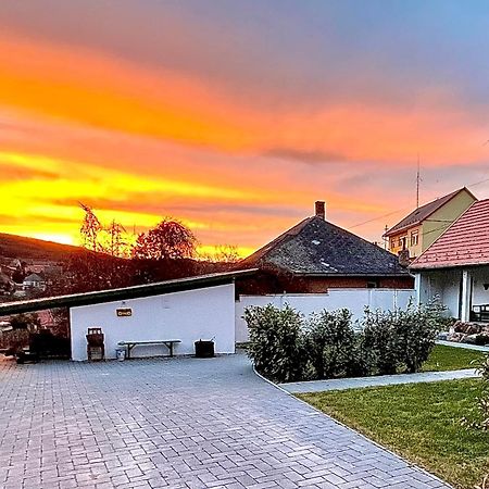 Ladislaus Schnaps-Haus Falusi Vendégház Csolnok Esterno foto