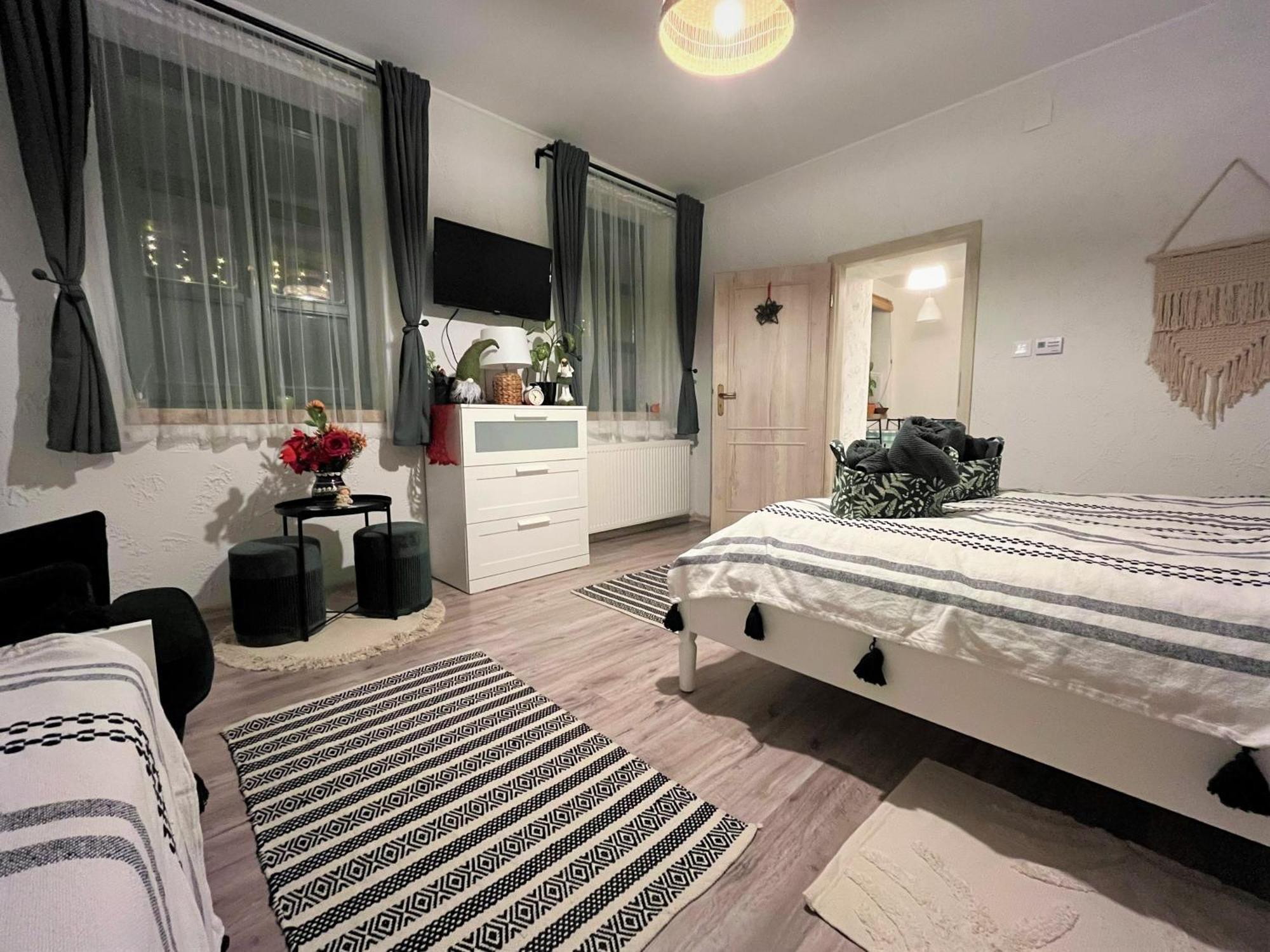 Ladislaus Schnaps-Haus Falusi Vendégház Csolnok Esterno foto