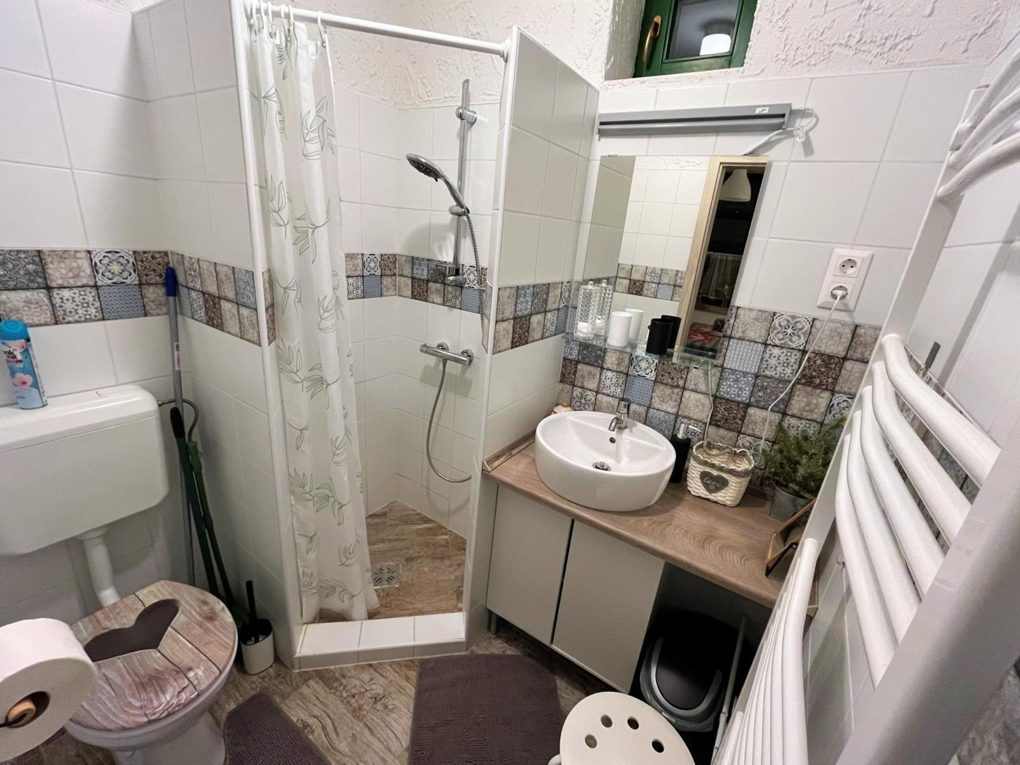 Ladislaus Schnaps-Haus Falusi Vendégház Csolnok Esterno foto
